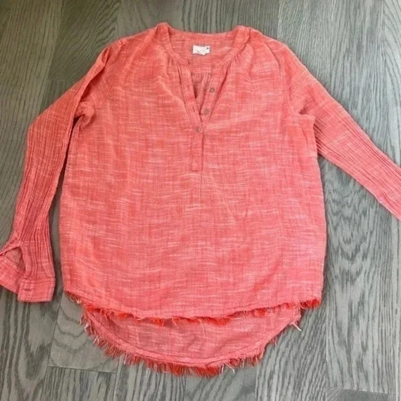 Caslon lightweight spring summer cotton raw hem henley popover coral top Medium - Picture 3 of 7
